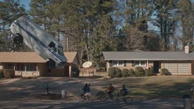 Eleven jogando a van pelos ares (S01E06)