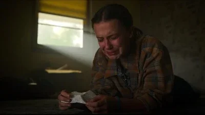 Eleven lendo a carta do Hopper (S03E08)