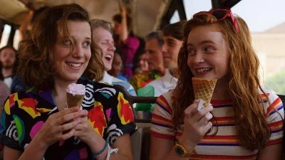 Eleven e Max passeando no Shopping (S03E02)